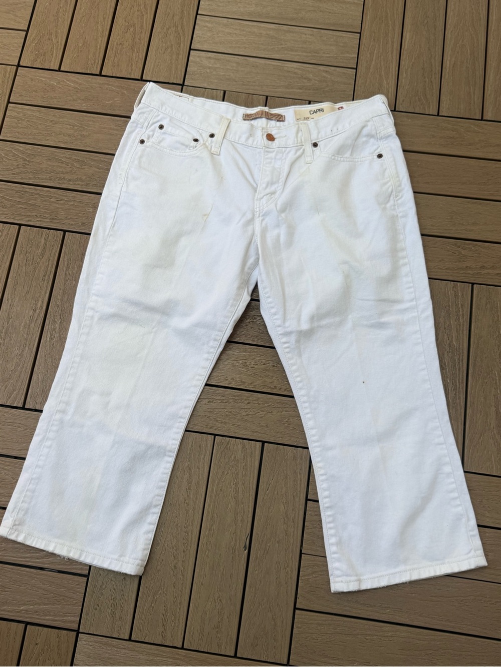Levi’s capri white pants